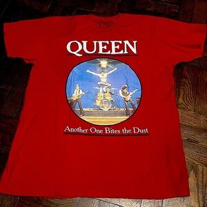 Queen “Another One Bites the Dust” Official Merch Red T-Shirt Mens Size Medium
